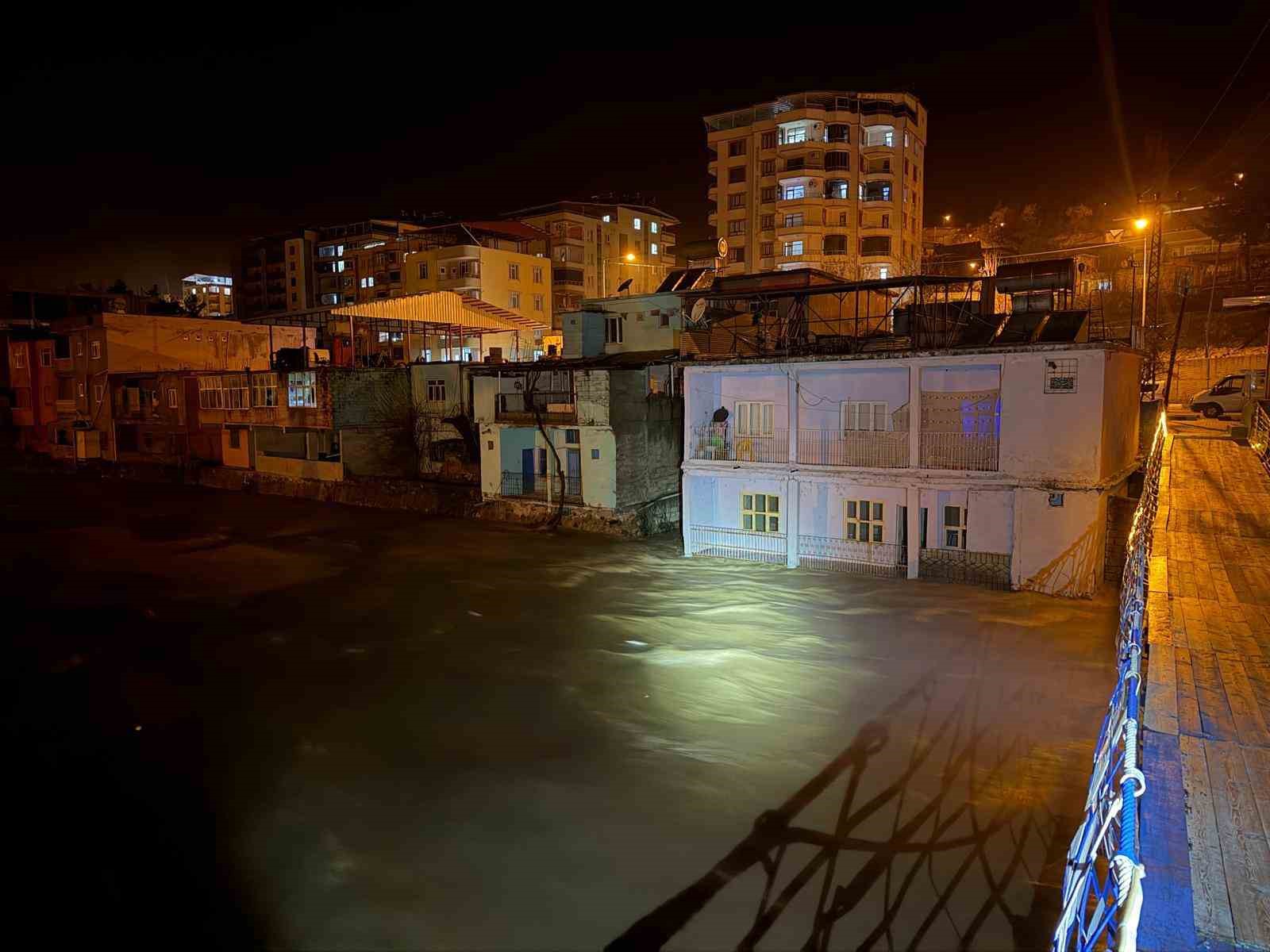 Bitlis Çayının su seviyesi arttı, Baykan’da tedbir alındı
