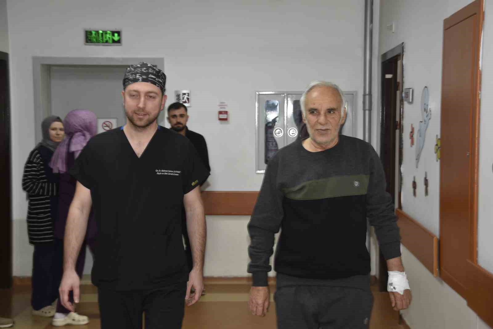 Bitlis Devlet Hastanesi’nde bir ilk: Kapalı yöntem omurga ameliyatı yapıldı
Bitlis Devlet Hastanesi’nde bir ilk: Kapalı yöntem omurga ameliyatı yapıldı