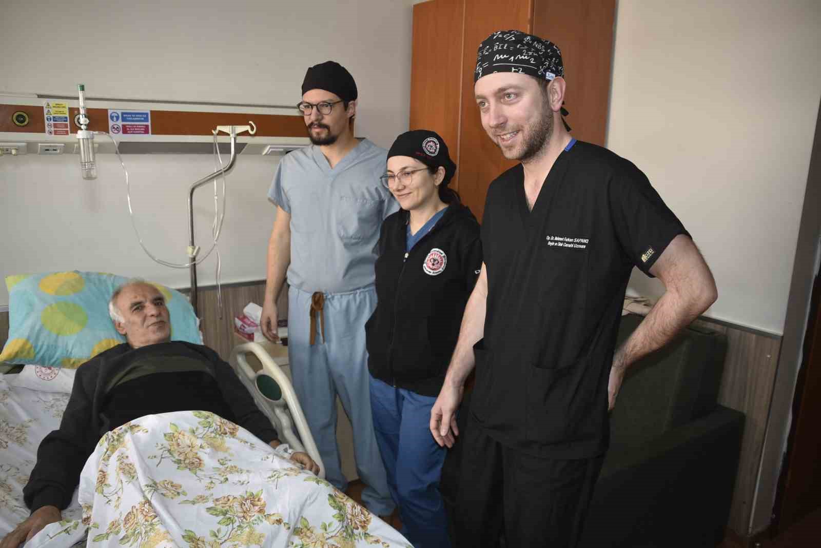 Bitlis Devlet Hastanesi’nde bir ilk: Kapalı yöntem omurga ameliyatı yapıldı
Bitlis Devlet Hastanesi’nde bir ilk: Kapalı yöntem omurga ameliyatı yapıldı