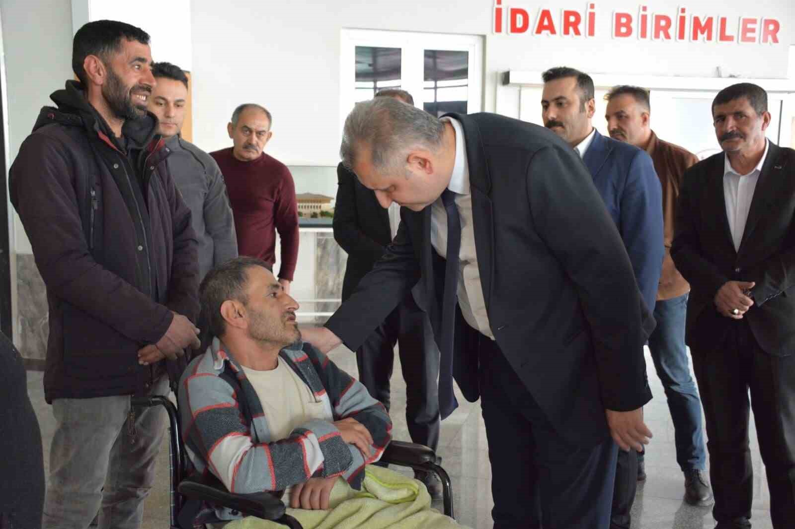 Bitlis İl Sağlık Müdürü Ergene’den hastanede tedavi gören yaralılara ziyaret
