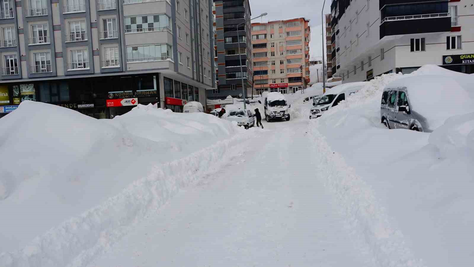 Bitlis kara gömüldü: 294 köy yolu ulaşıma kapandı
