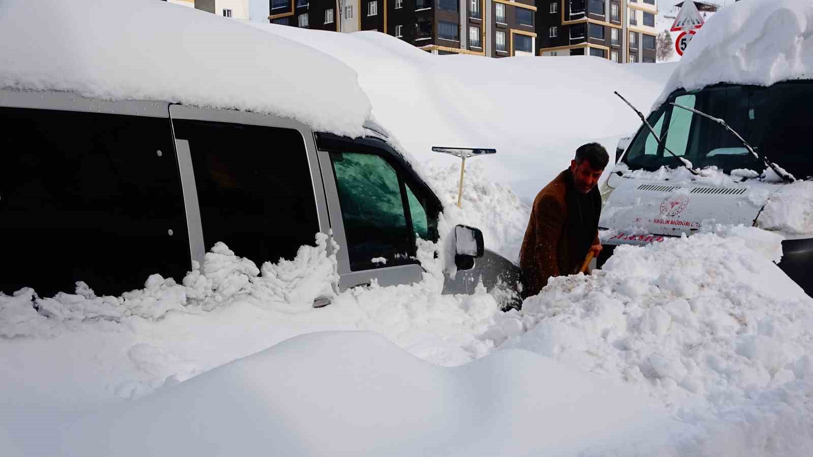 Bitlis kara gömüldü: 294 köy yolu ulaşıma kapandı
