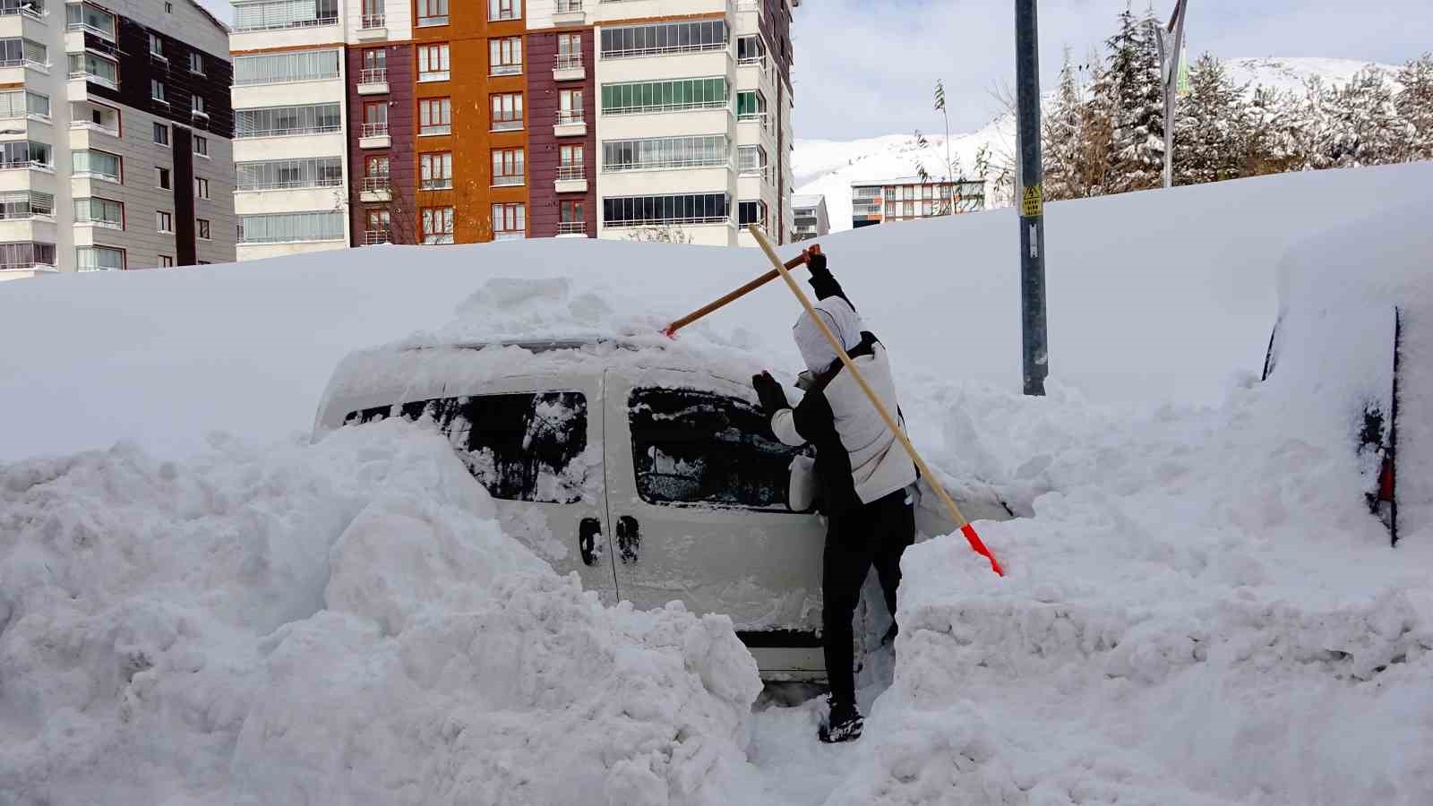 Bitlis kara gömüldü: 294 köy yolu ulaşıma kapandı
