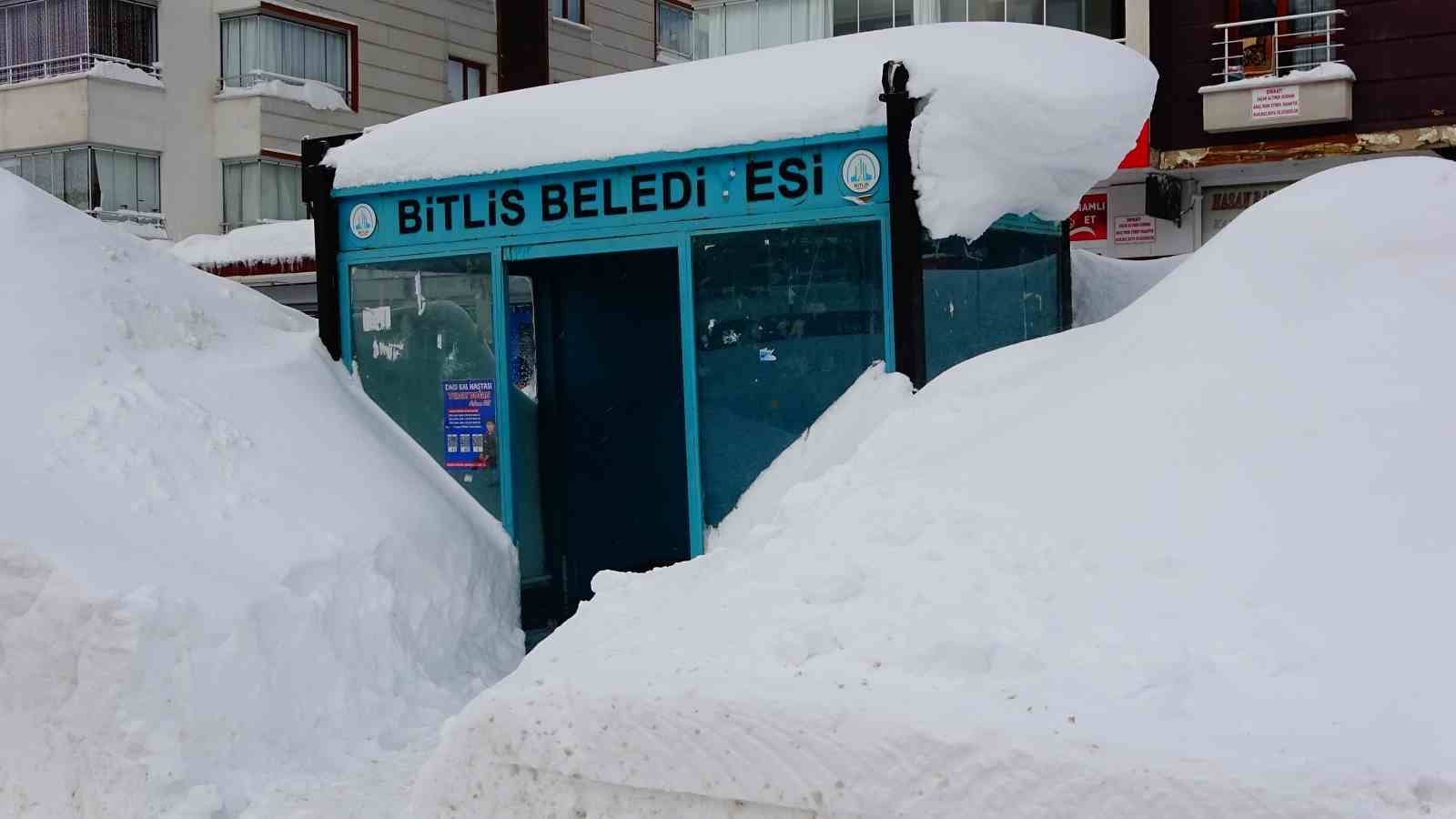 Bitlis kara gömüldü: 294 köy yolu ulaşıma kapandı
