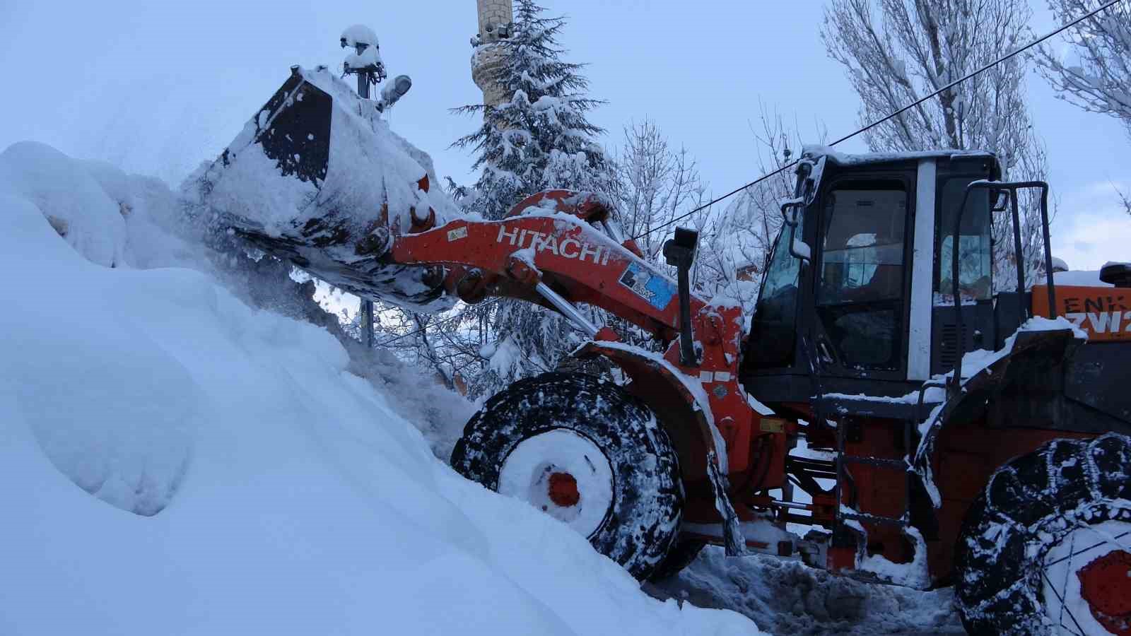 Bitlis mart ayında kara gömüldü
