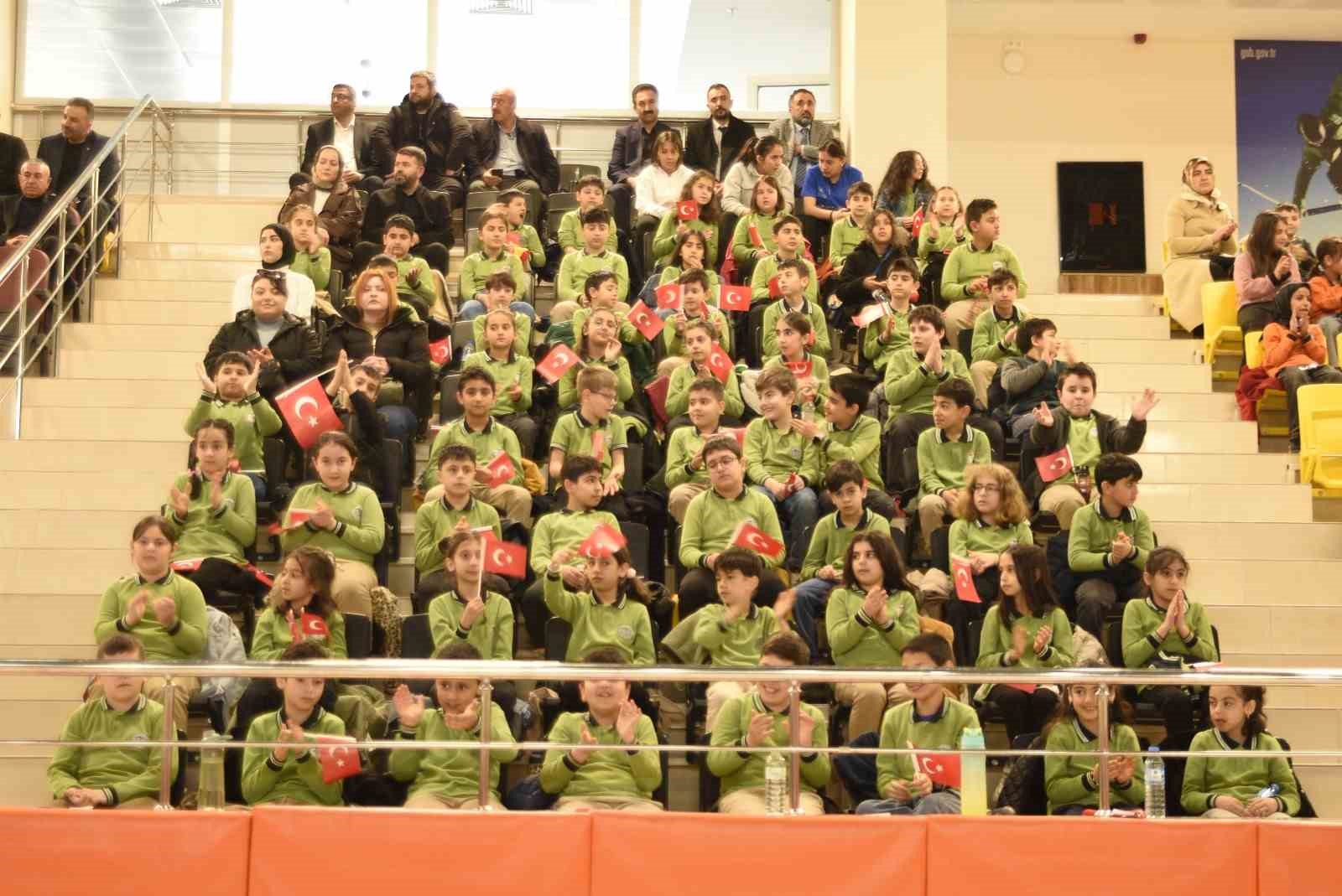 Bitlis’te 23 Nisan Ulusal Egemenlik ve Çocuk Bayramı kutlandı
