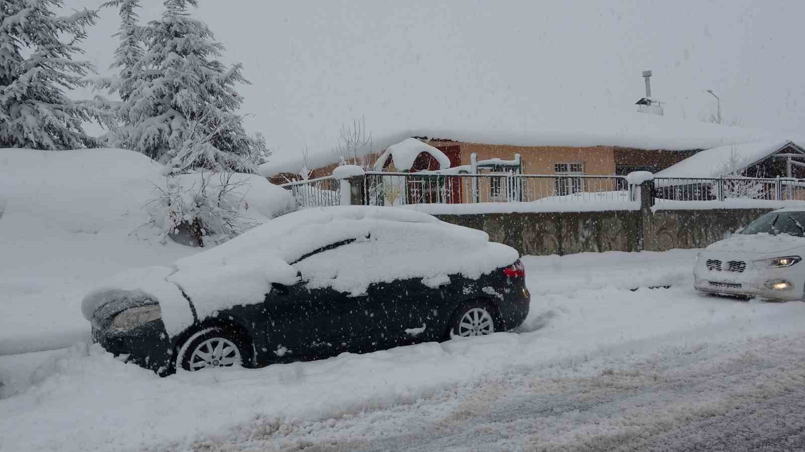 Bitlis’te 304 köy yolu kar nedeniyle ulaşıma kapandı
