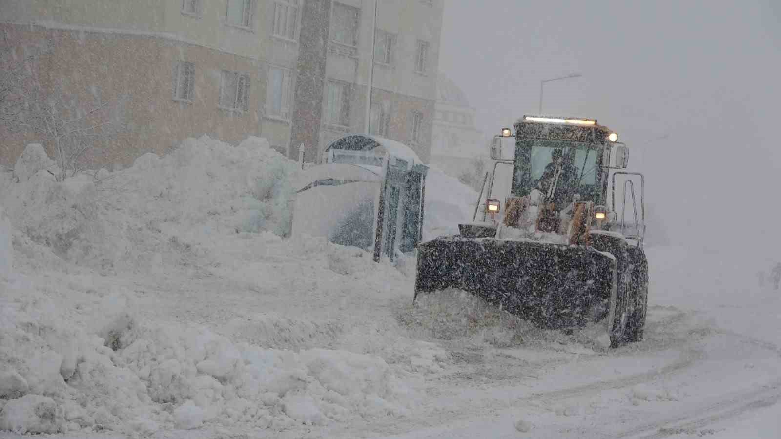 Bitlis’te 51 köy yolu ulaşıma kapandı
