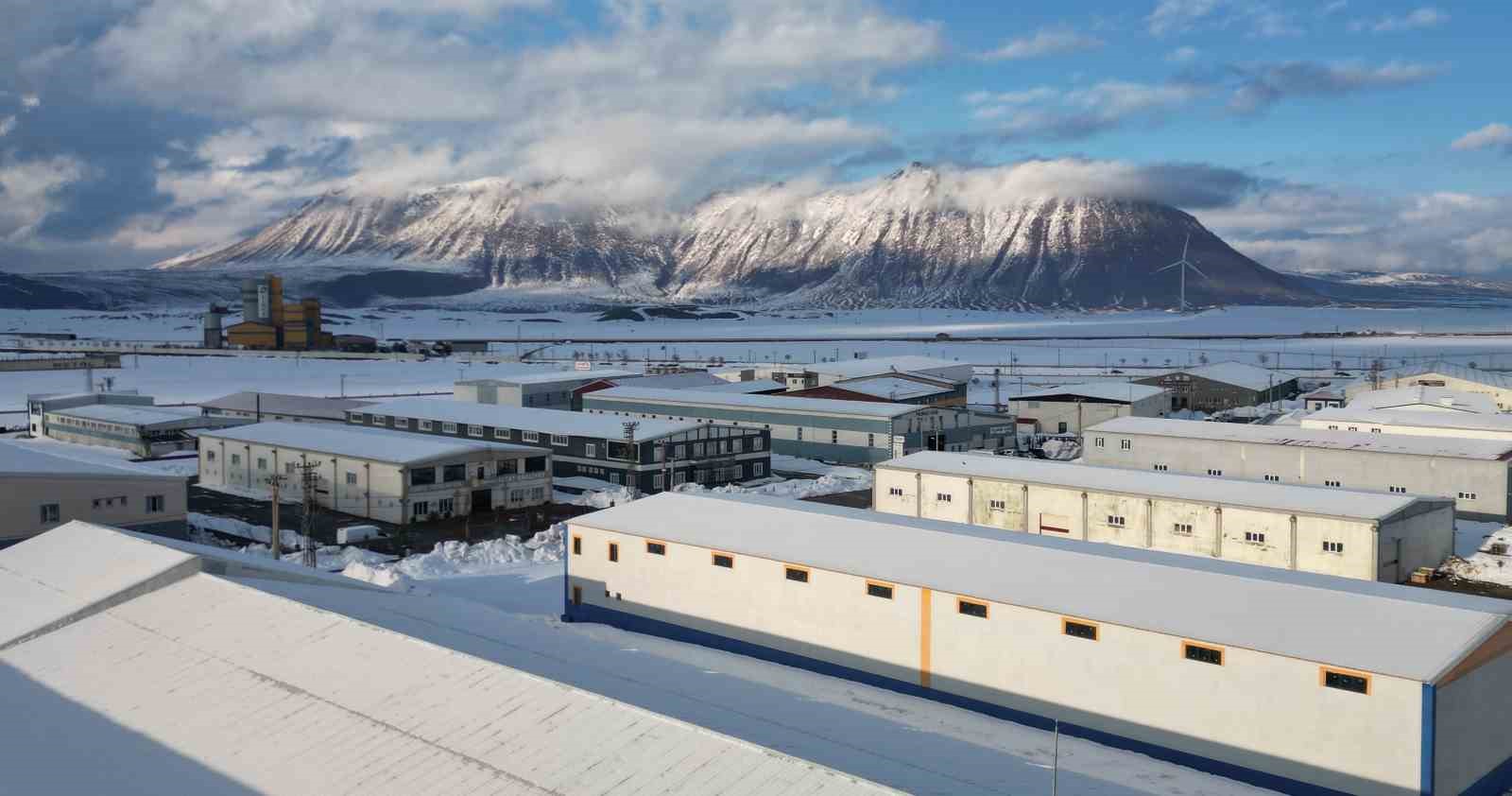 Bitlis’te çatılarda yoğun mesai
