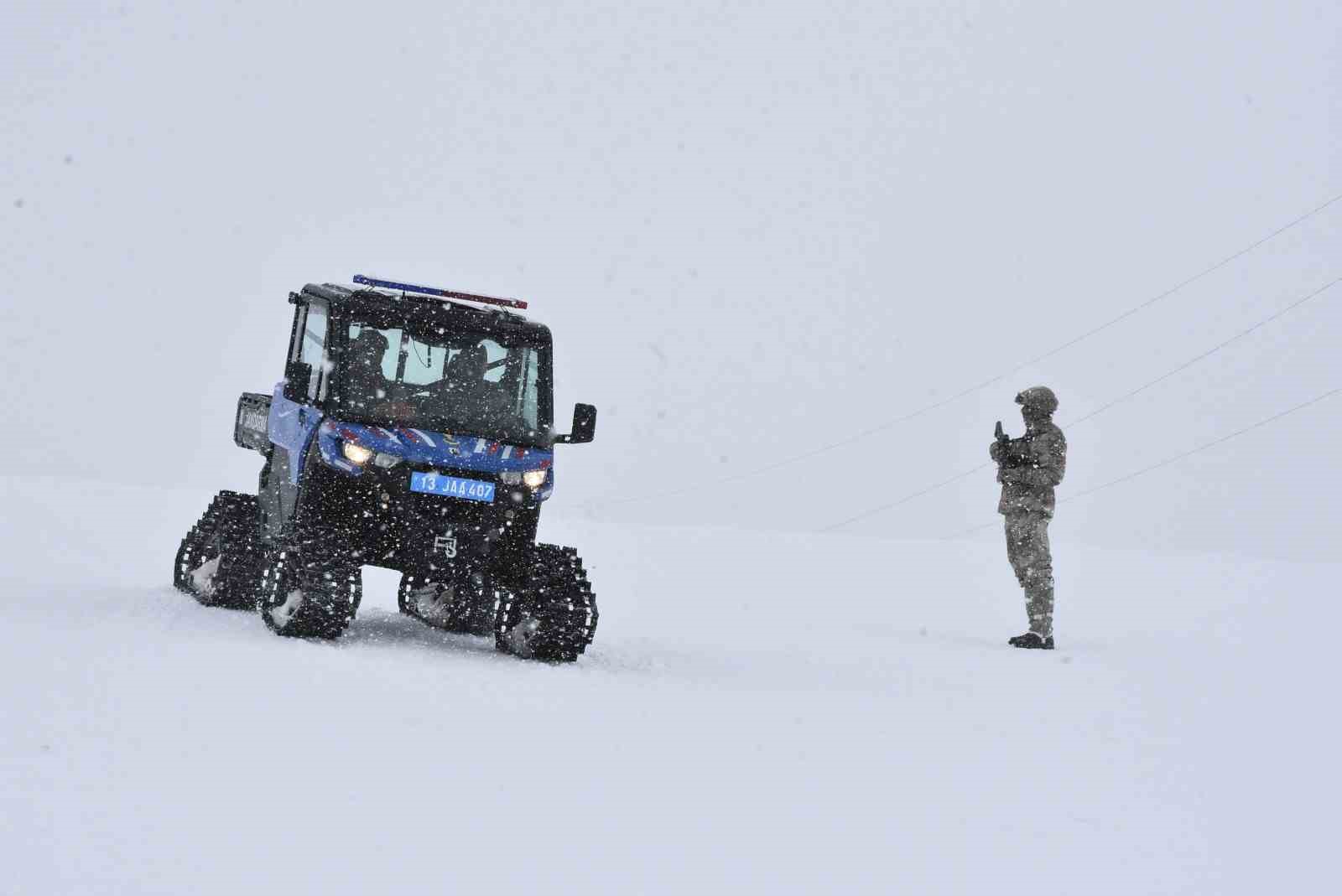 Bitlis’te çığ tatbikatı gerçeğini aratmadı
