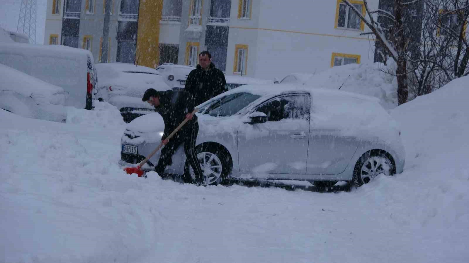 Bitlis’te kar esareti, 229 köy yolu ulaşıma kapalı
