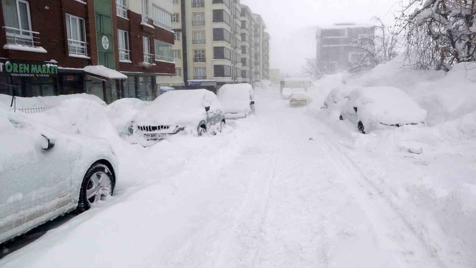 Bitlis’te kar, tipi ve fırtına: 211 köy yolu ulaşıma kapandı
