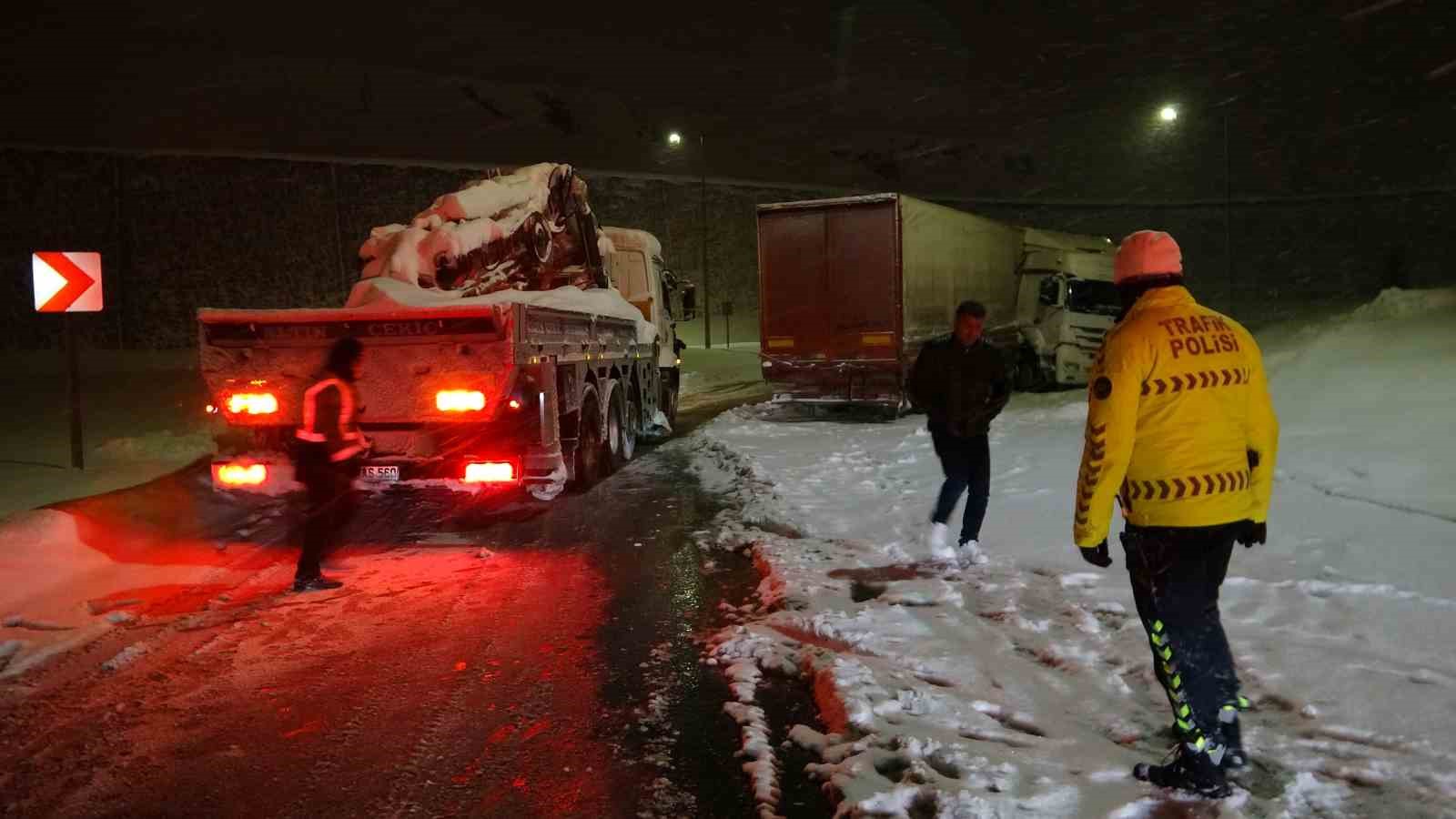 Bitlis’te kar yağışı kazaları da beraberinde getirdi
