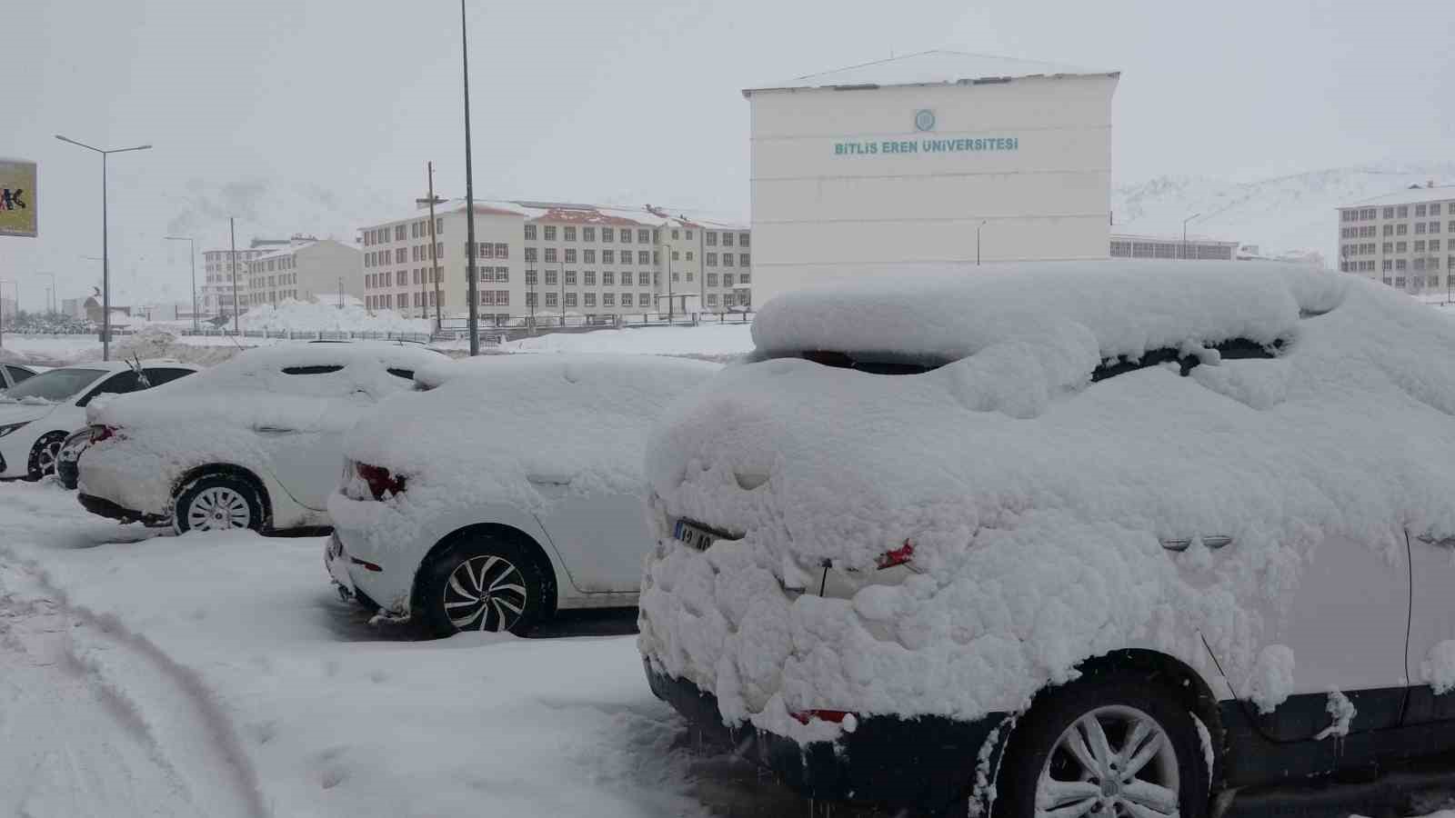 Bitlis’te kar yağışı yeniden etkili oldu
