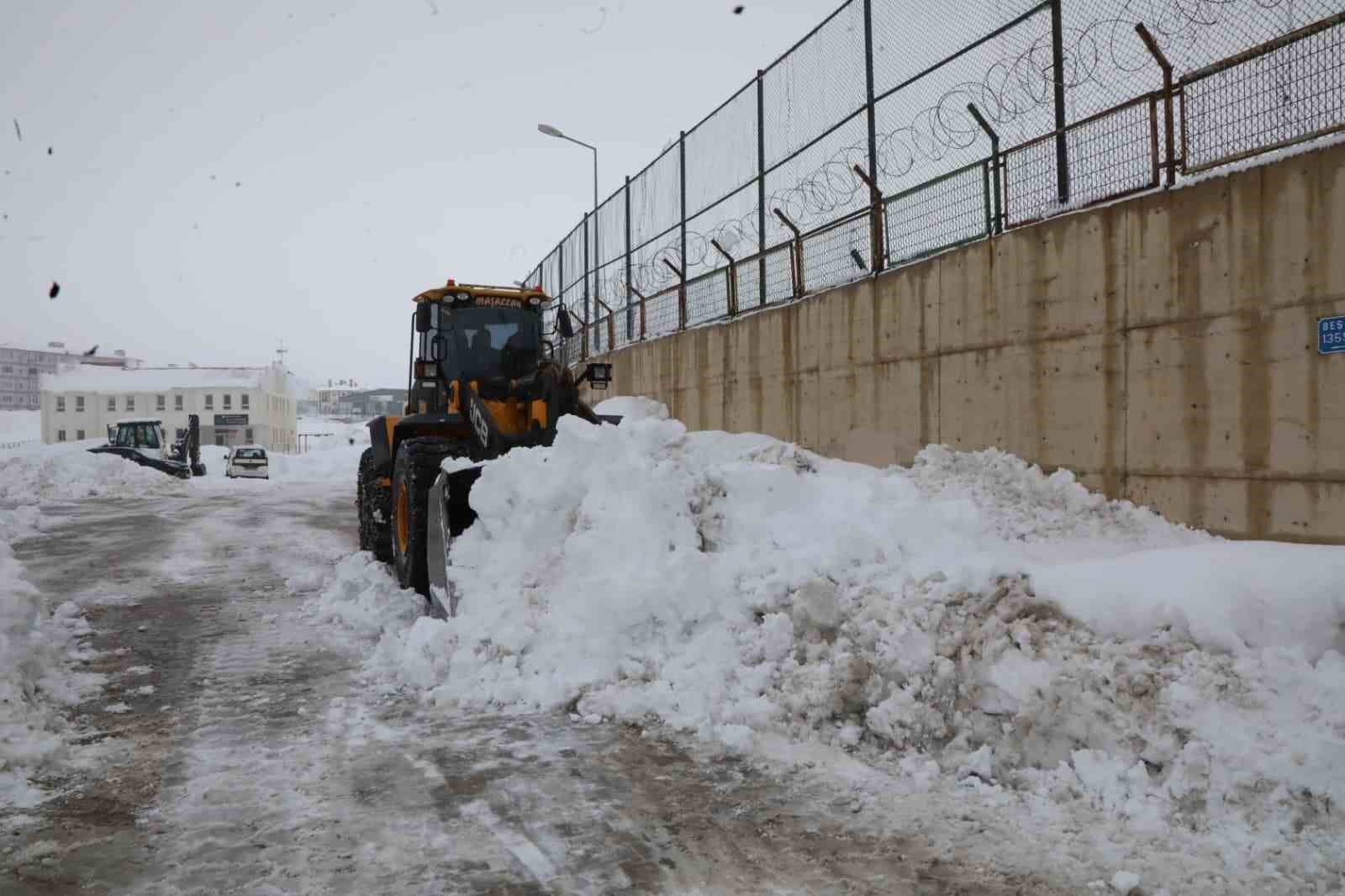 Bitlis’te karla mücadele seferberliği
Bitlis’te karla mücadele seferberliği