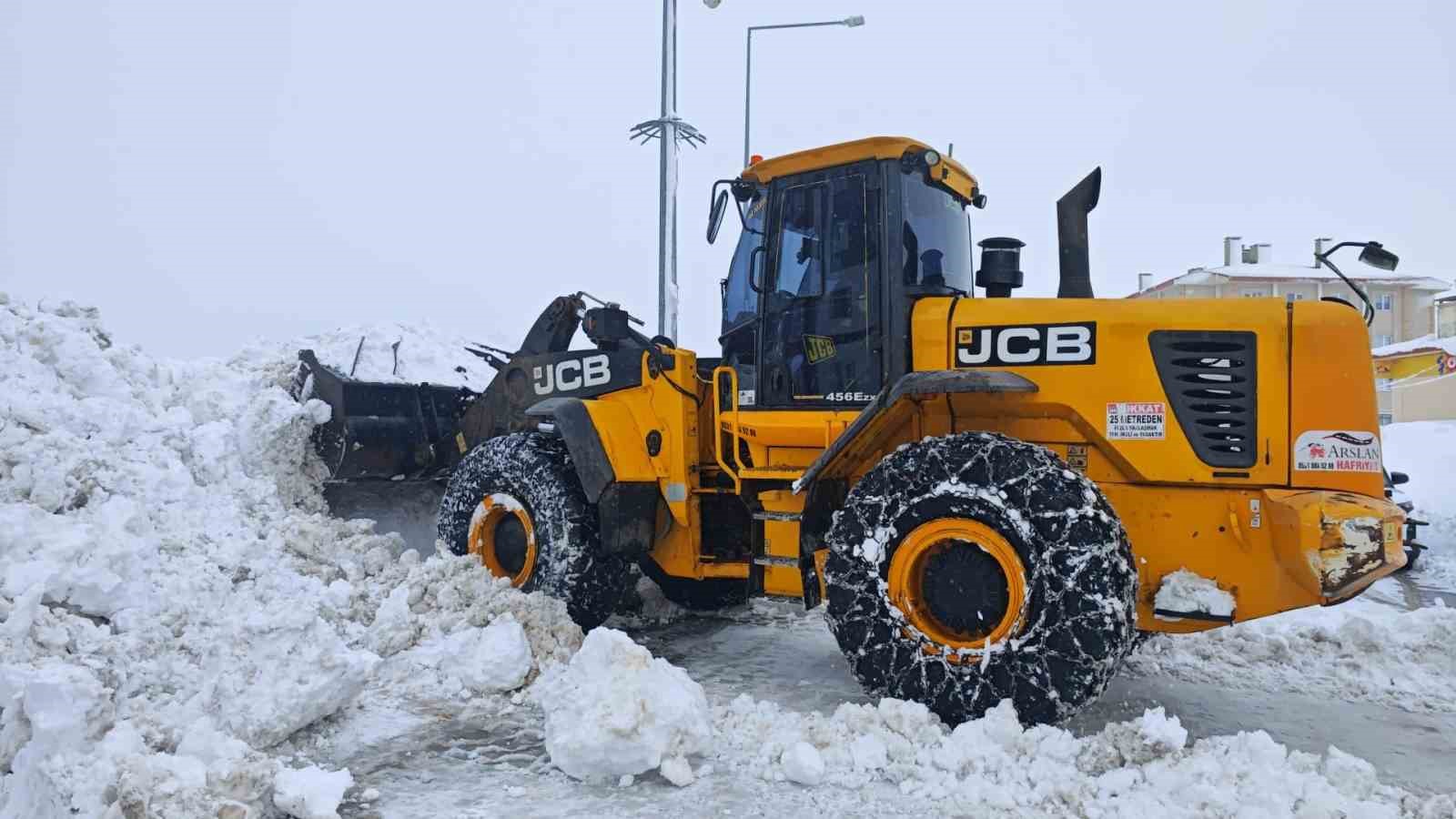 Bitlis’te karla mücadele seferberliği
Bitlis’te karla mücadele seferberliği