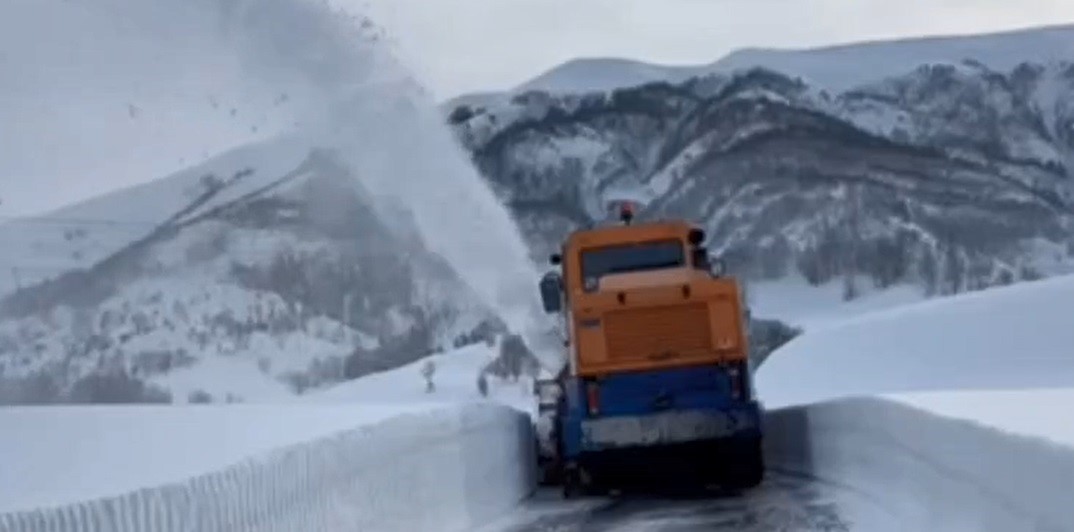 Bitlis’te köy yolları için kar seferberliği
