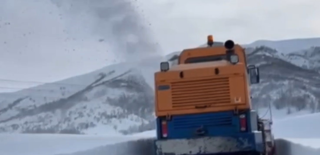 Bitlis’te köy yolları için kar seferberliği

