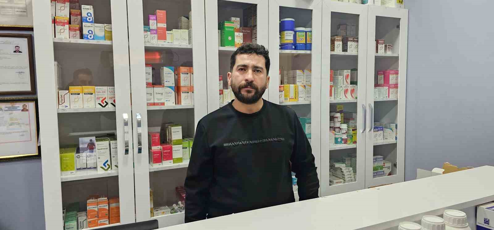 Bitlis’te ölü doğan kuzu, panda yavrusuna benzerliğiyle şaşırttı
