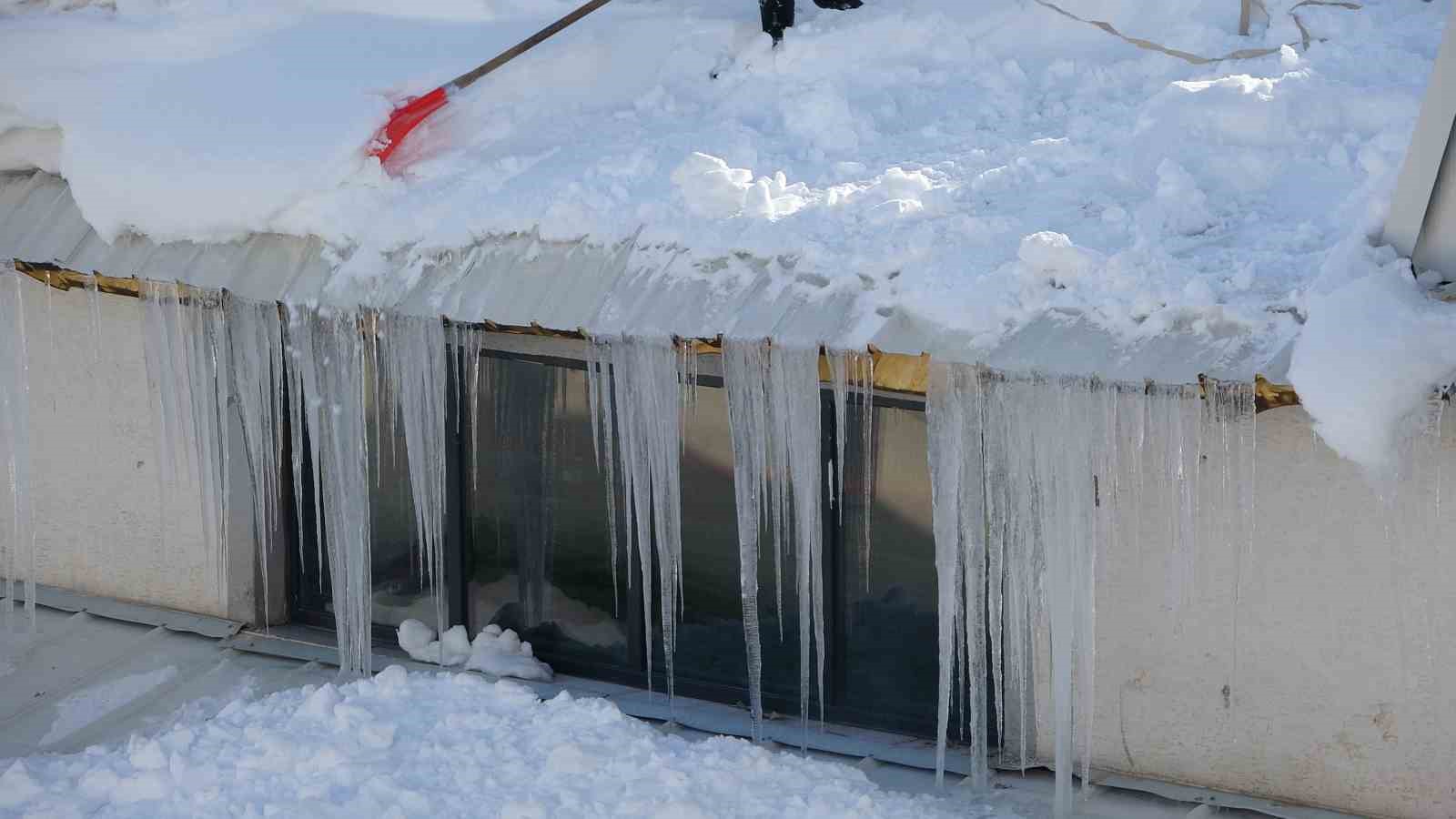 Bitlis’te soğuk hava etkisini sürdürüyor
