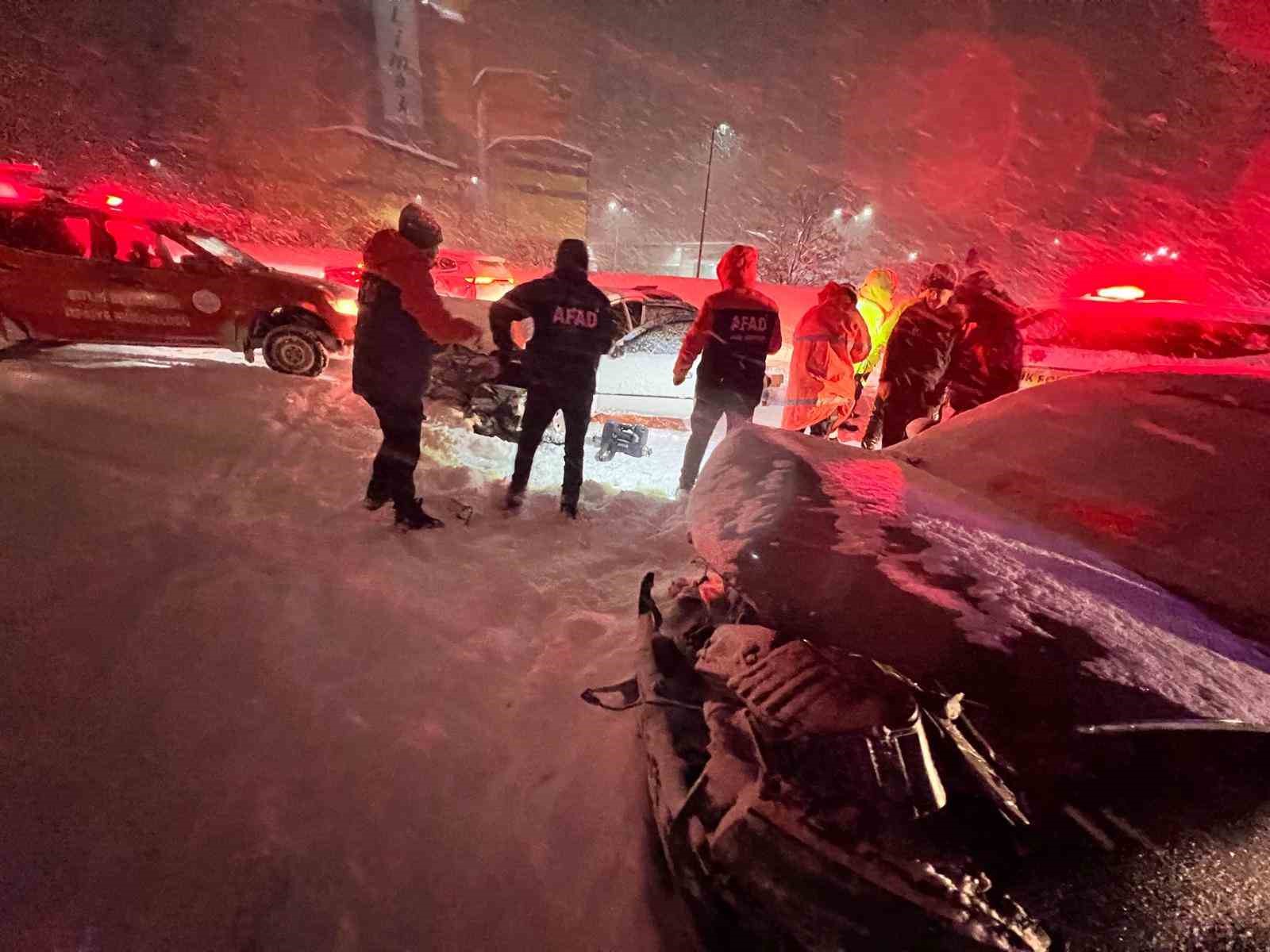 Bitlis’te trafik kazası: 2’si çocuk 7 kişi yaralandı
