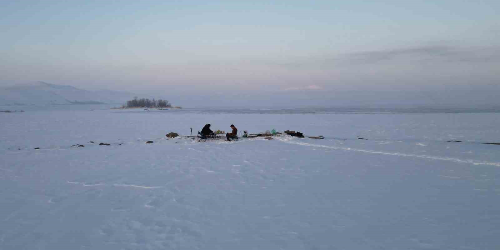 Bitlis’te tüm göller buz tuttu
Bitlis’te tüm göller buz tuttu