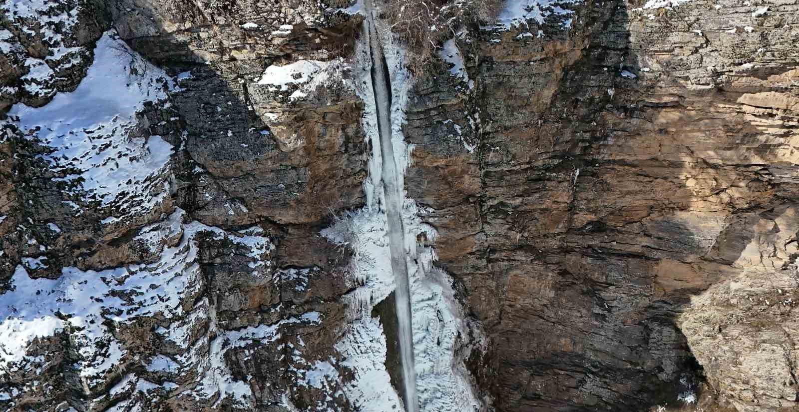Bitlis’te tüm göller buz tuttu
Bitlis’te tüm göller buz tuttu