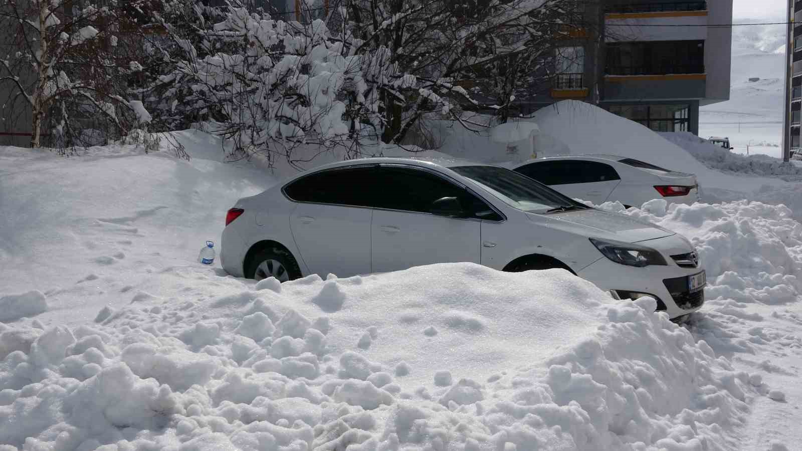 Bitlis’te yoğun karla mücadele çalışması
Bitlis’te yoğun karla mücadele çalışması