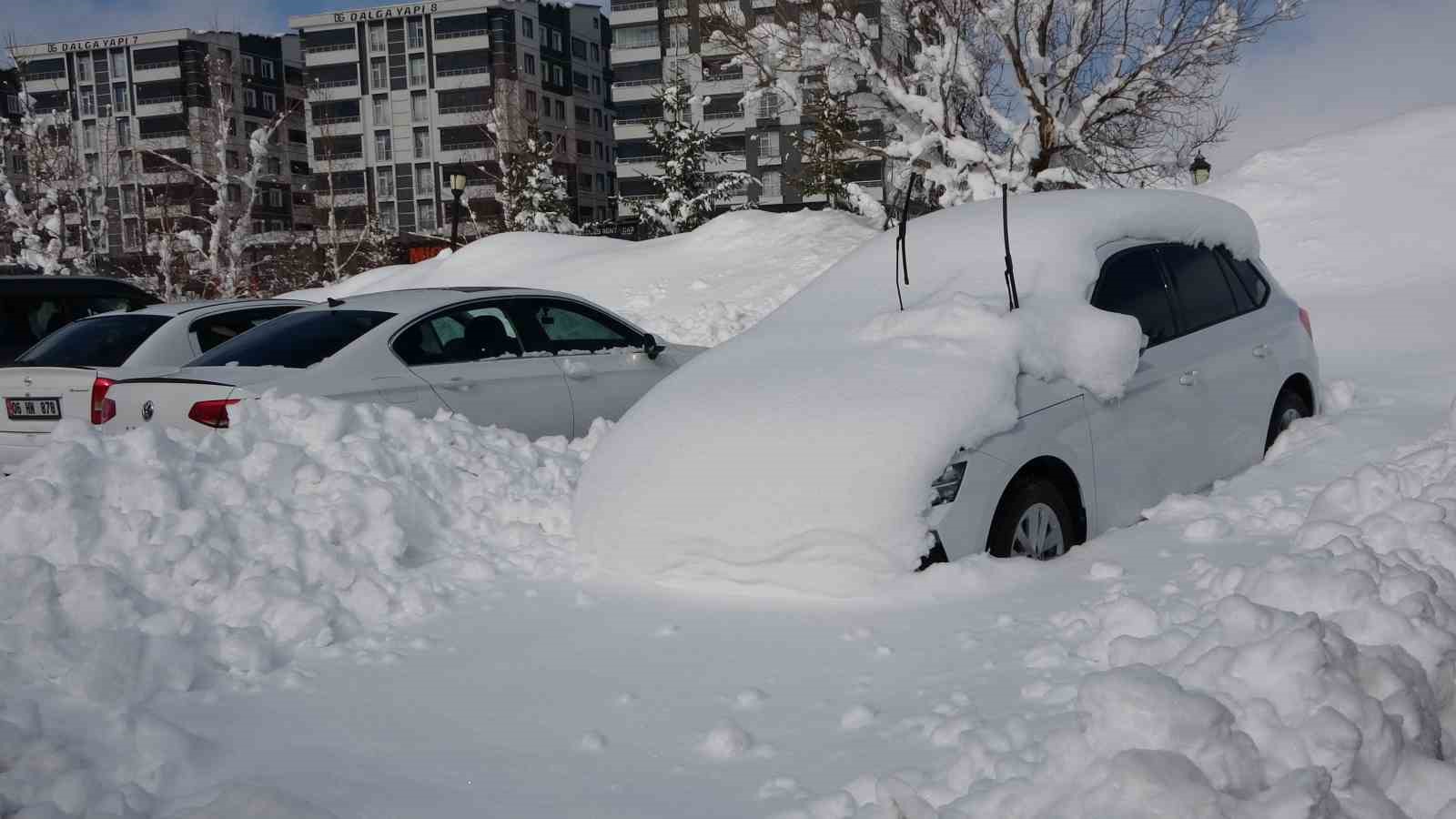 Bitlis’te yoğun karla mücadele çalışması
Bitlis’te yoğun karla mücadele çalışması