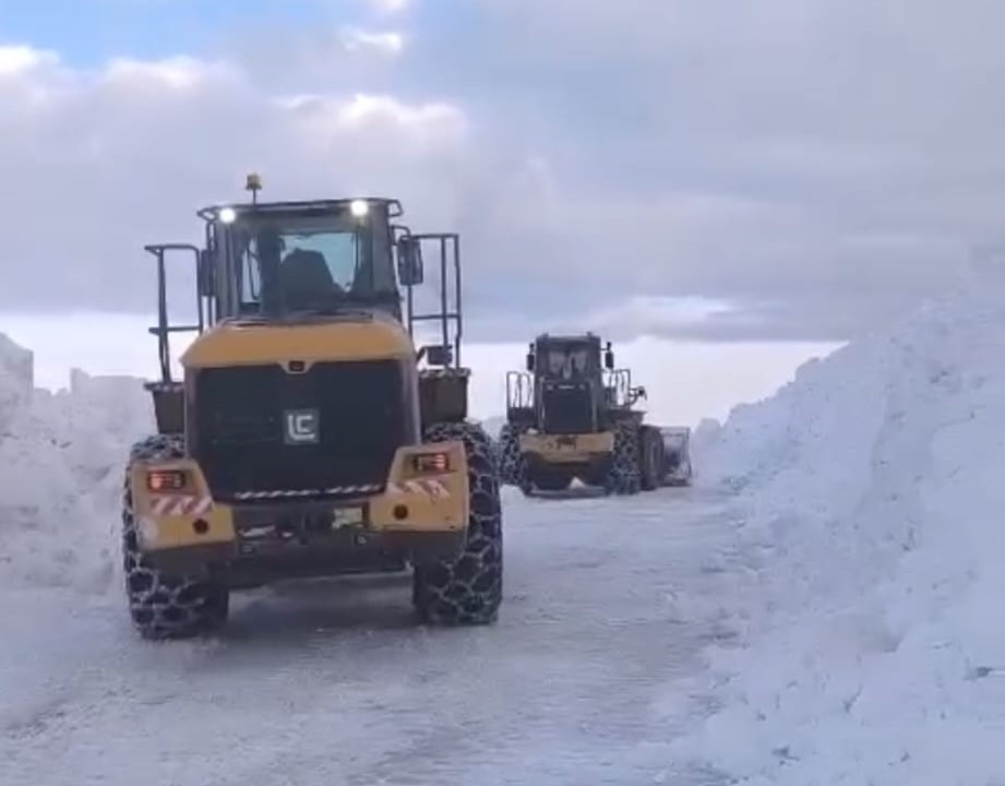 Bitlis’te yol açma ve genişletme çalışmaları sürüyor
