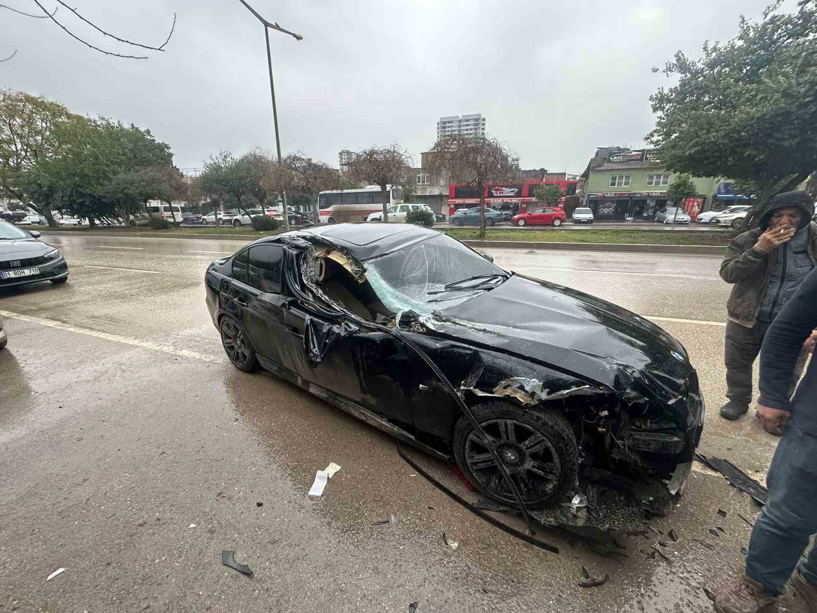 BMW ile ölümden döndü, milyonluk otomobil hava yastığı açmadı
BMW ile ölümden döndü, milyonluk otomobil hava yastığı açmadı