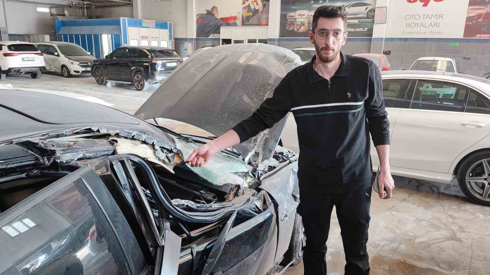 BMW ile ölümden döndü, milyonluk otomobil hava yastığı açmadı
BMW ile ölümden döndü, milyonluk otomobil hava yastığı açmadı