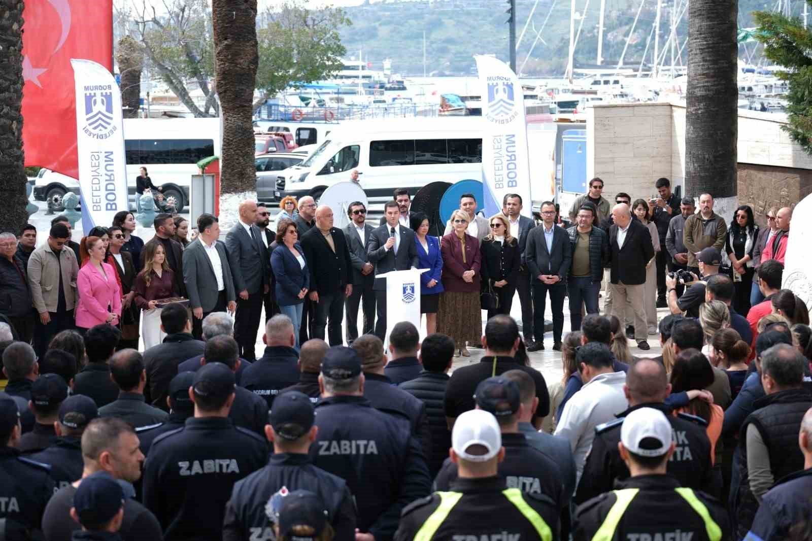 Bodrum Belediye Başkanı Mandalinci belediye personeli ile bayramlaştı
