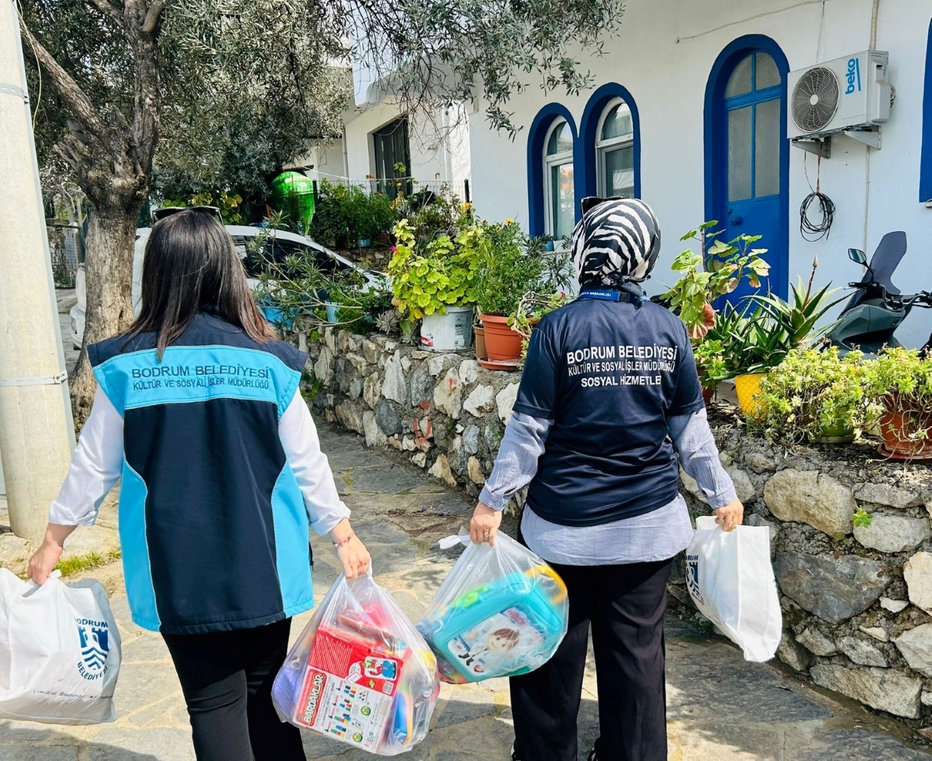 Bodrum Belediyesi minik yüzleri güldürdü
