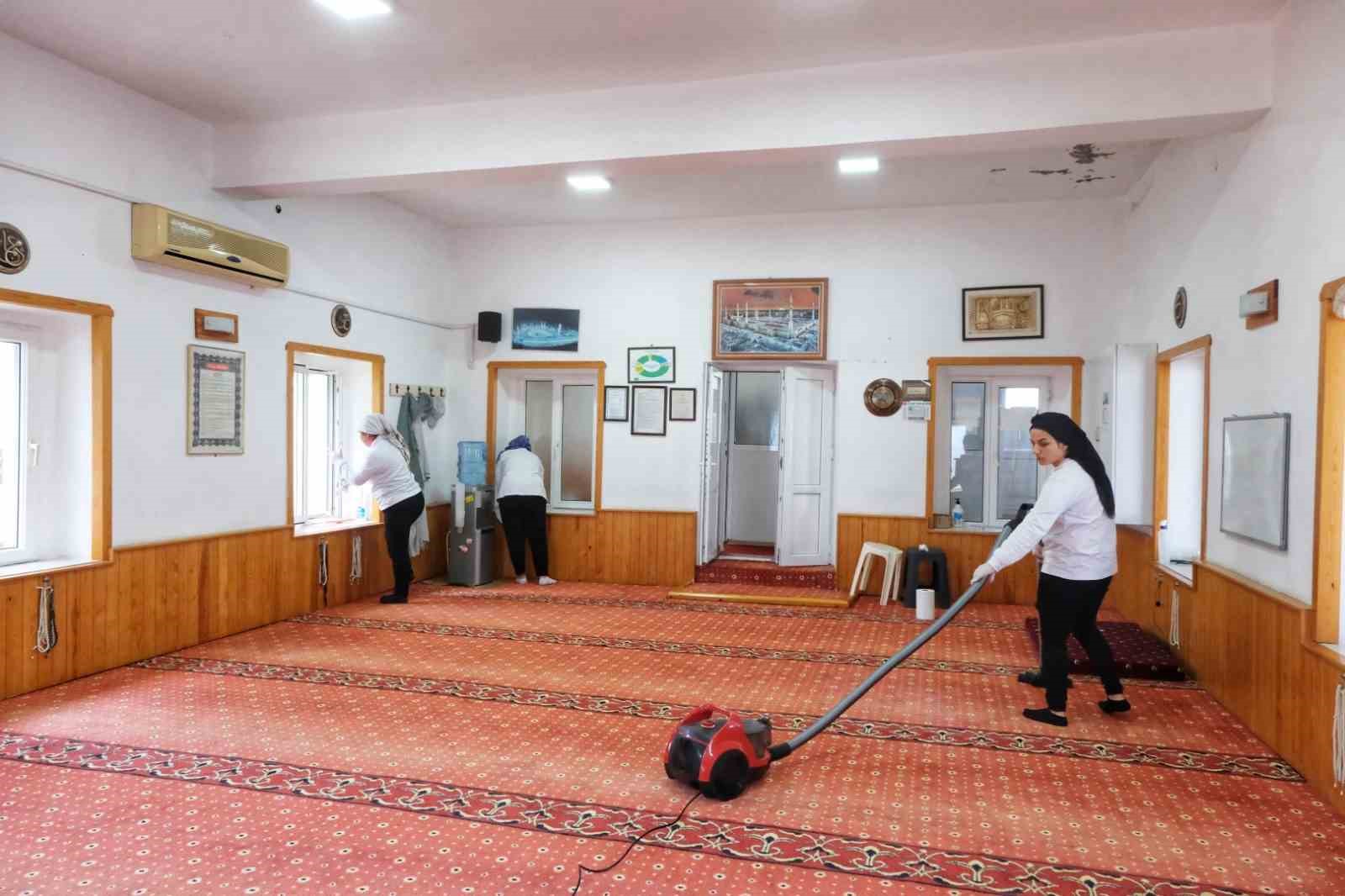 Bodrum camilerinde Ramazan temizliği
