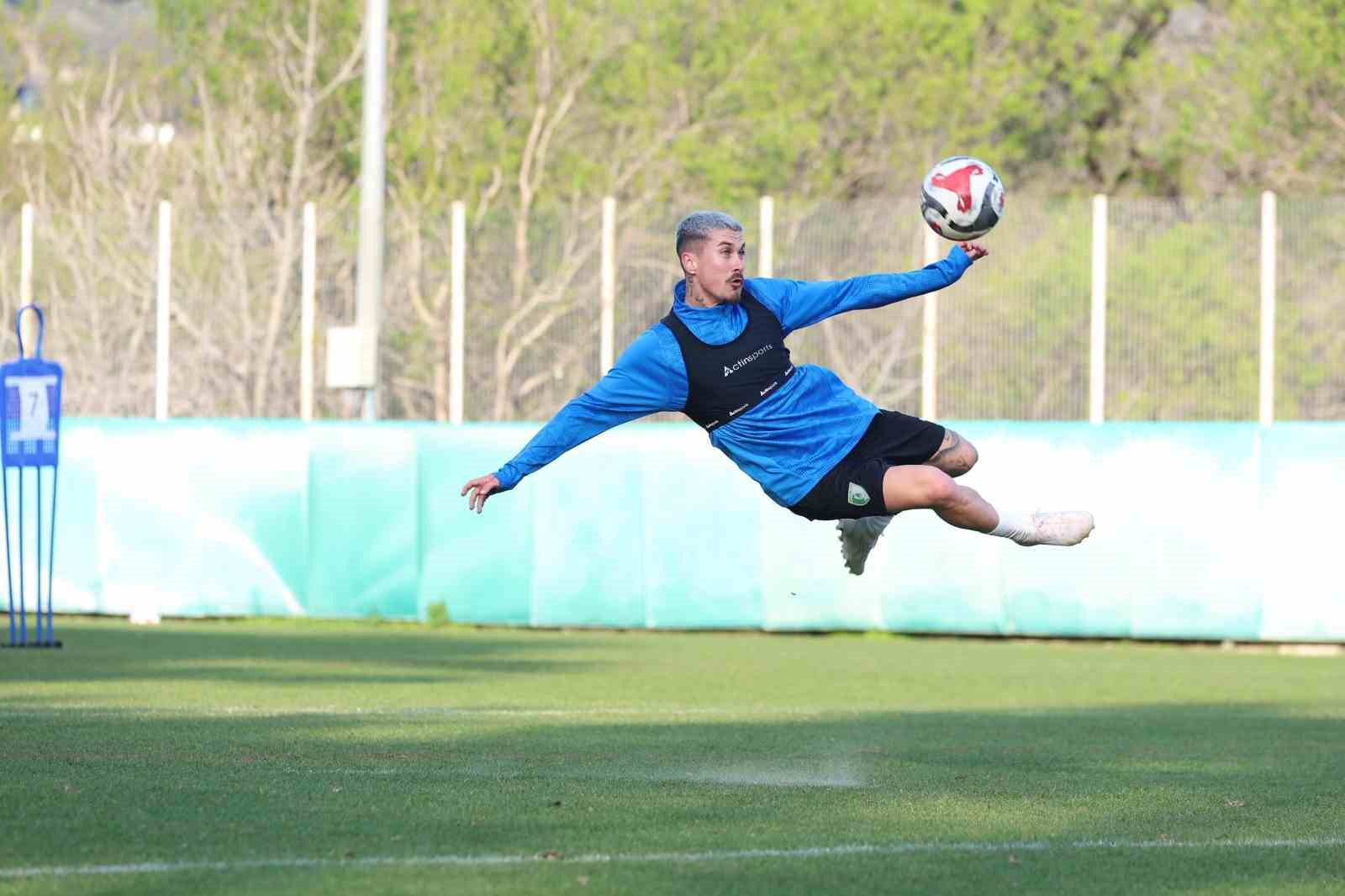Bodrum FK, hem kupada hem ligde galibiyet peşinde
Bodrum FK, hem kupada hem ligde galibiyet peşinde