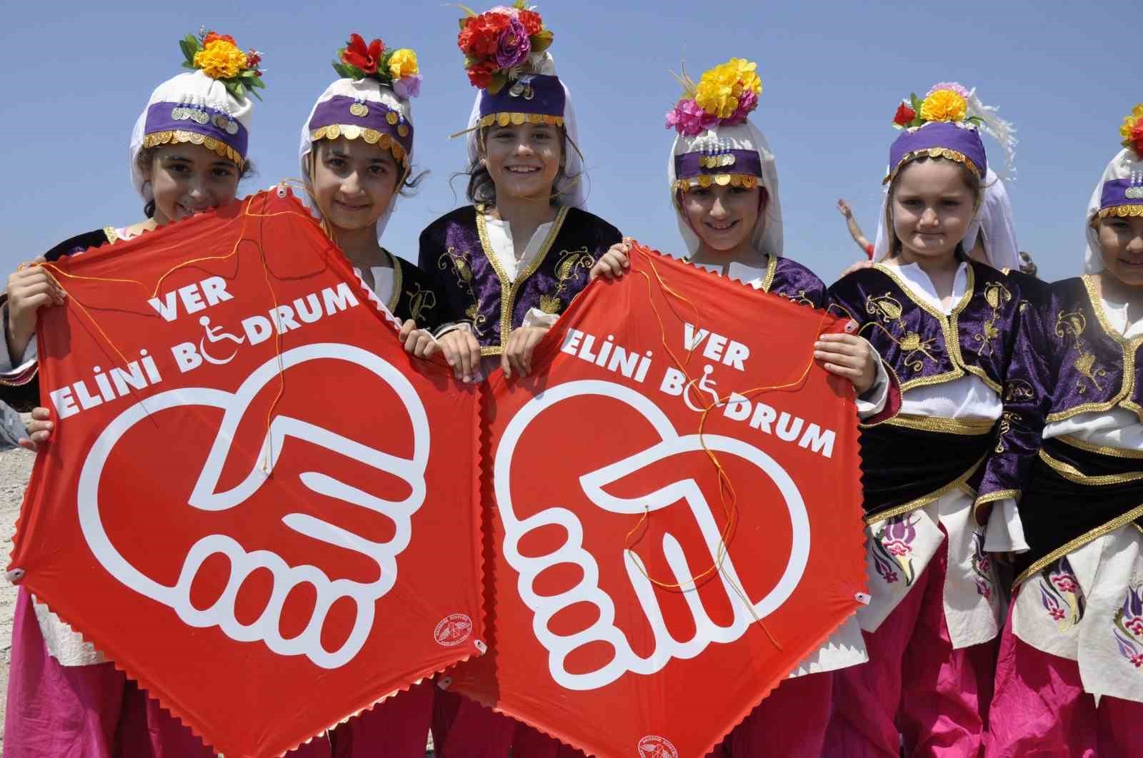 Bodrum uçurtma festivali 21 yıldır engelleri gökyüzünde kaldırıyor
