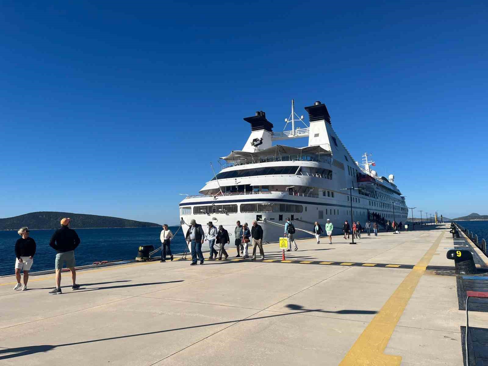 Bodrum’a 357 yolcusuyla geldi
