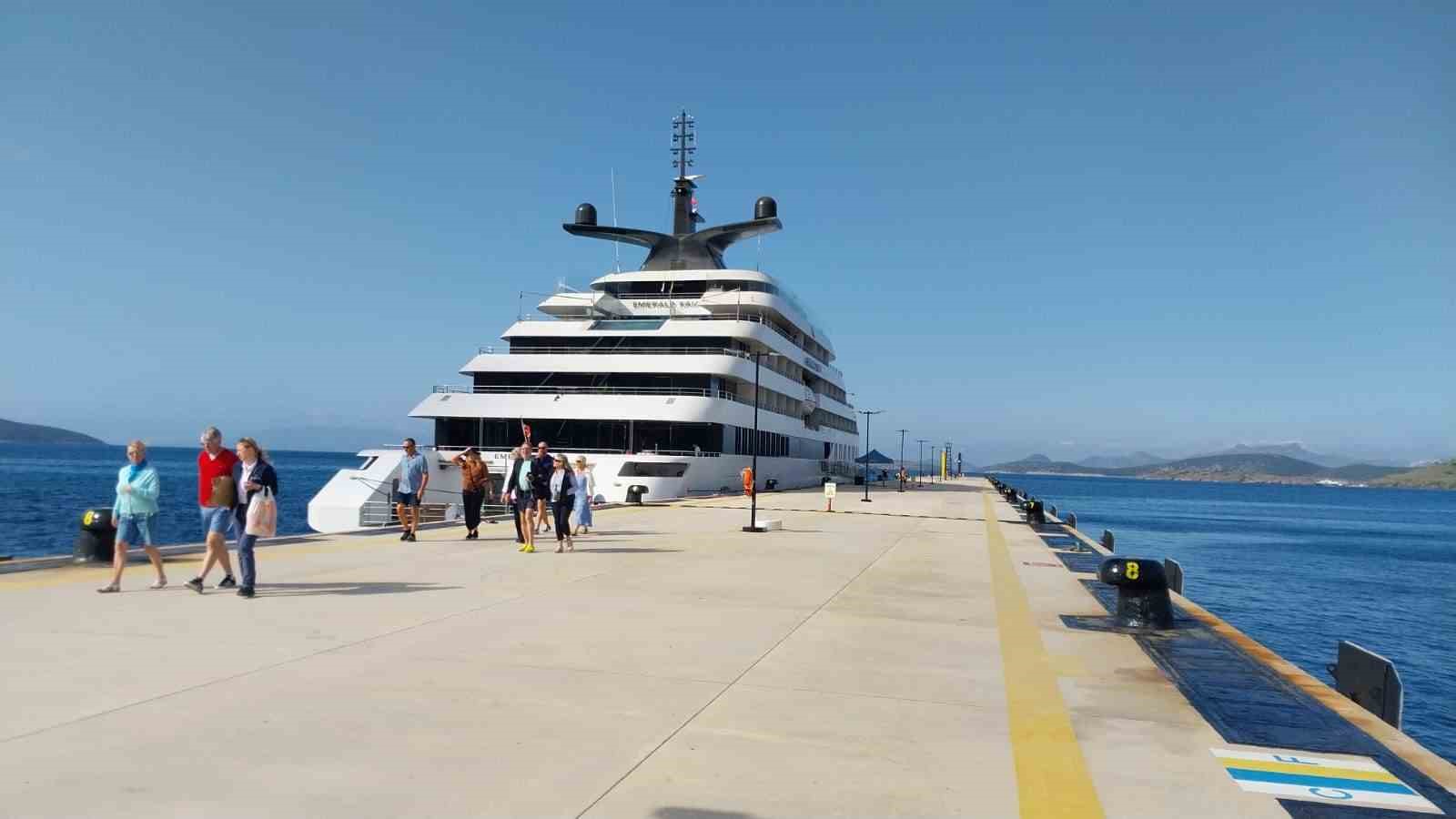 Bodrum’a 87 yolcusu ile geldi
