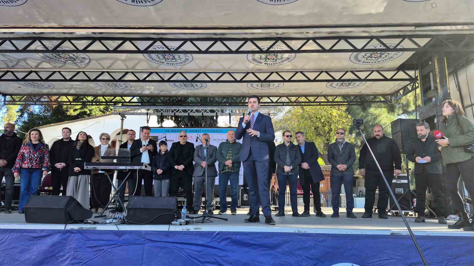 Bodrum’da 3 ton hamsi pişirilerek dağıtıldı
