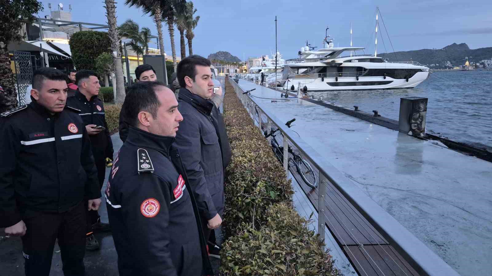 Bodrum’da 7 motoryat yanarak battı
