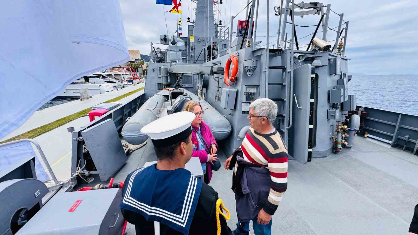 Bodrum’da askeri gemi kapısını çocuklara açtı
