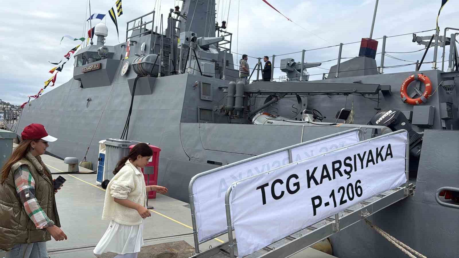 Bodrum’da askeri gemi kapısını çocuklara açtı
