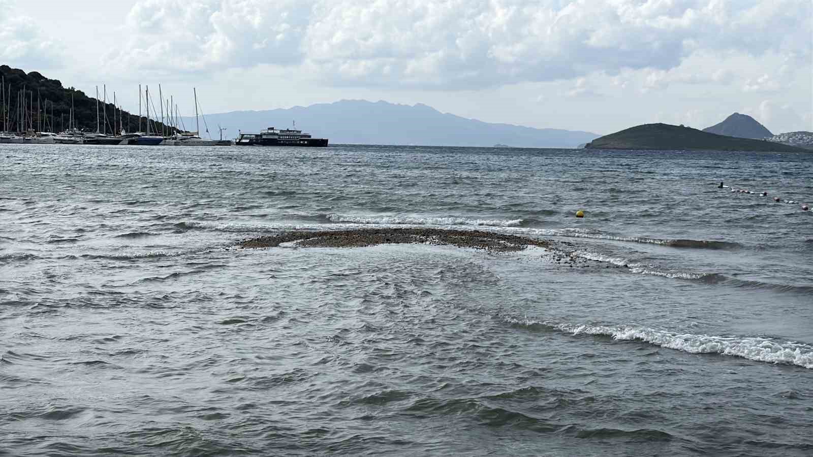 Bodrum’da deniz çekildi
