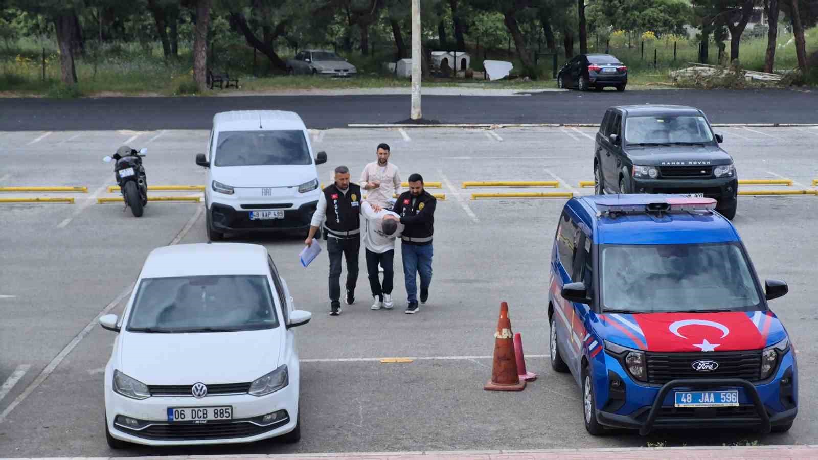 Bodrum’da eski sevgilisini bıçaklayarak yaralayan saldırgan tutuklandı
