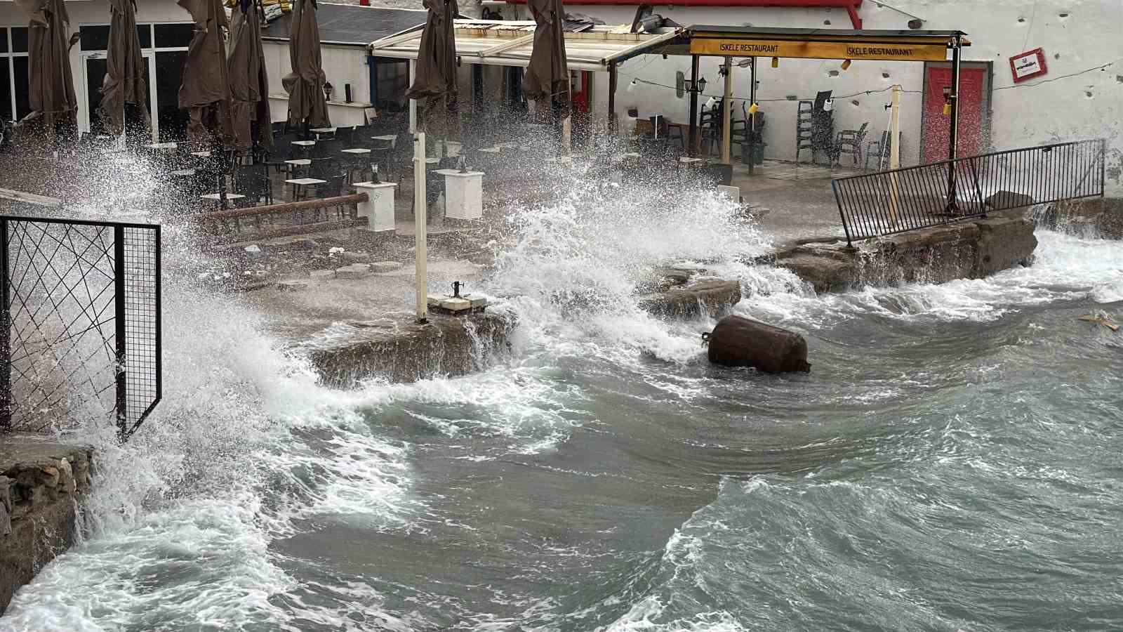 Bodrum’da fırtına 80 kilometre hıza ulaştı
