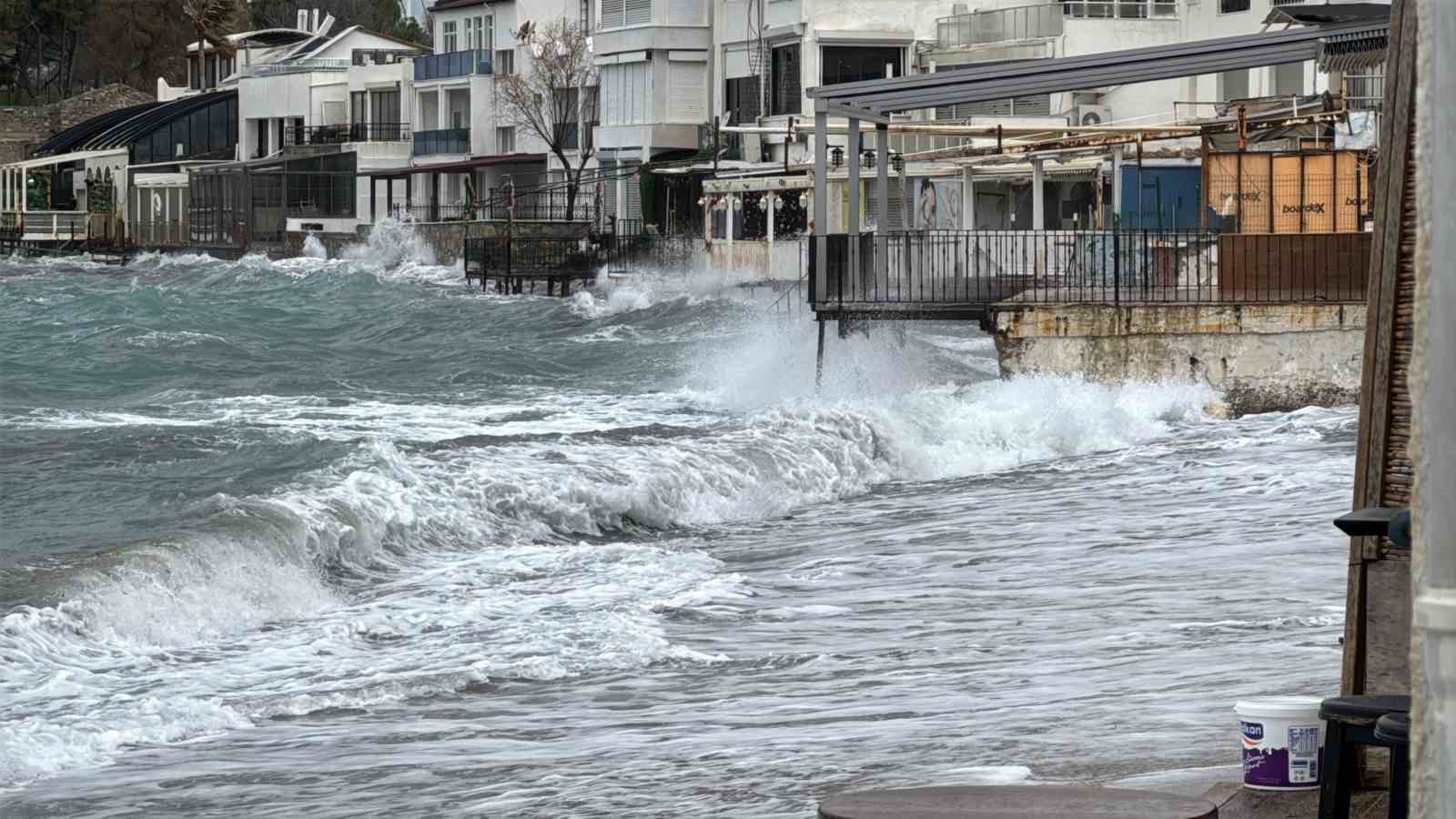 Bodrum’da fırtına 80 kilometre hıza ulaştı
