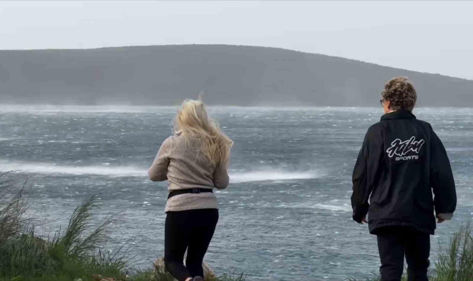 Bodrum’da fırtınada deniz ortasındaki doğa olayı görenleri şaşırttı
