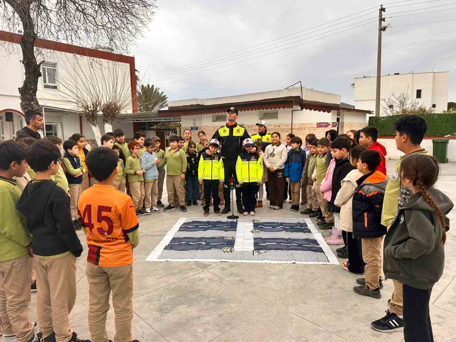 Bodrum’da öğrencilere uygulamalı trafik eğitimi
