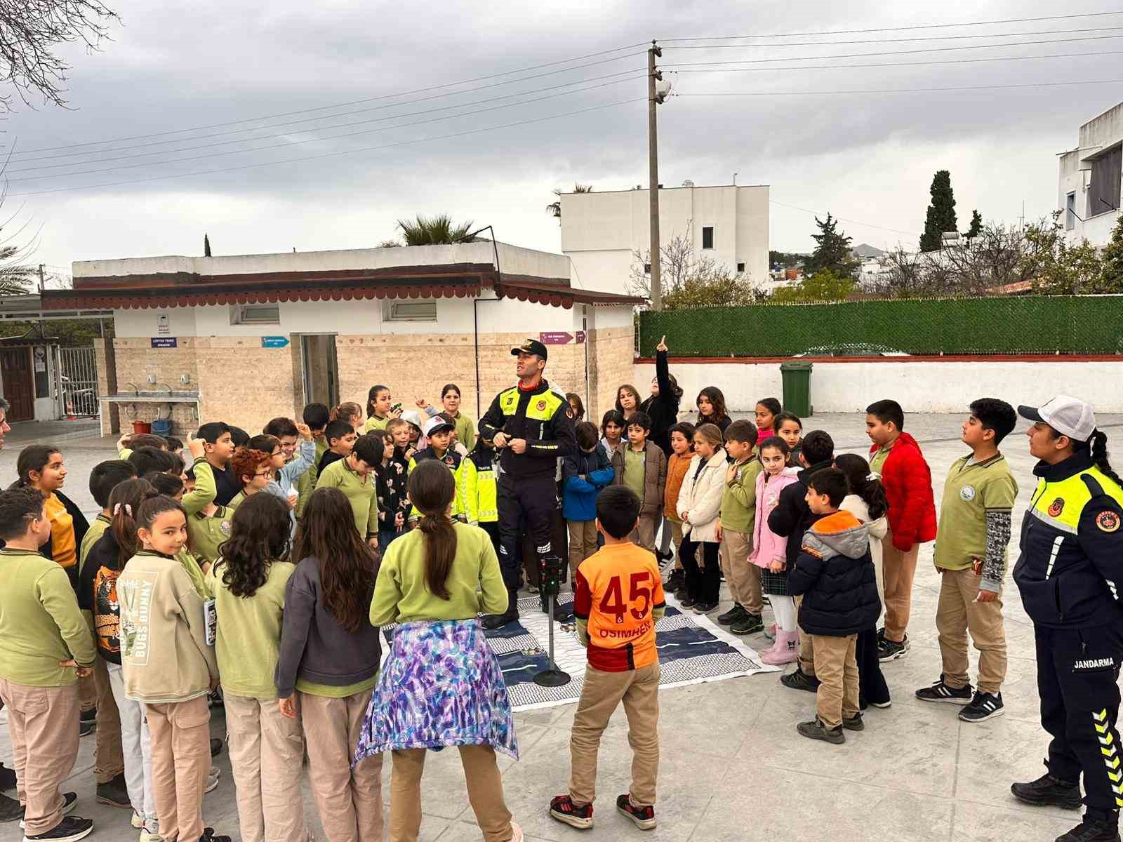 Bodrum’da öğrencilere uygulamalı trafik eğitimi
